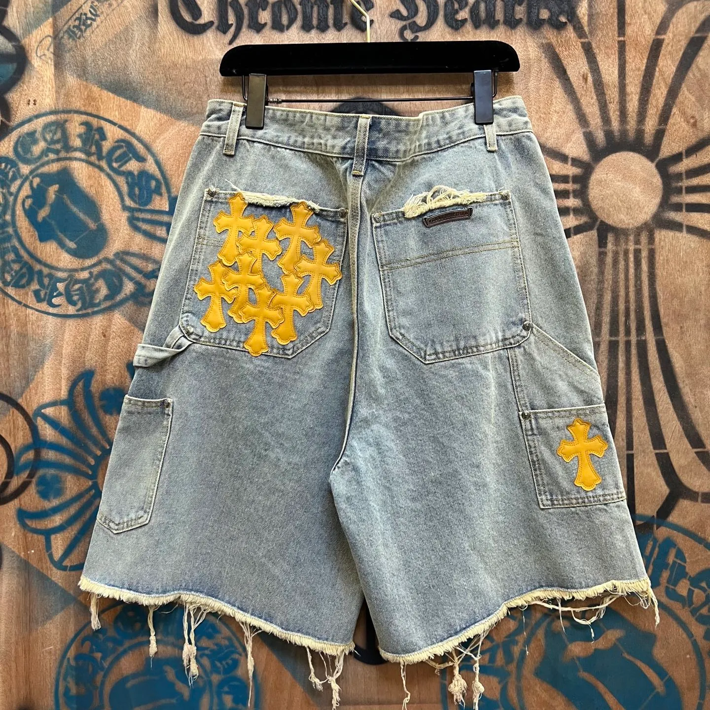 P520 chrome hearts limited series new city limited jeans Chrome Hearts city limited denim shorts vintage levis American made 501 505 517 base version remake Levis American made 501 base version imported sheepskin 925 silver remake Customers provide waist and pants length or height and weight. The studio will select the most suitable base version for you to remake. There are many people doing remakes in the market. Don’t belittle or comment. The difference is visible to the naked eye. See and compare for yourself #CHROME HEARTS Unisex style